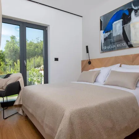 House Almost On Seafront, With Large Garden And Swimming Pool In Porto-vecchio Апартаменты
