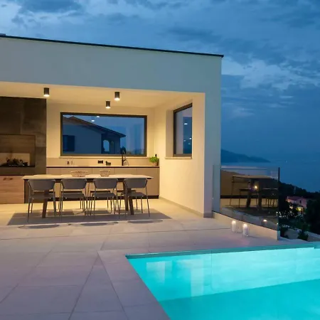 Апартаменты House Almost On Seafront, With Large Garden And Swimming Pool In Porto-vecchio