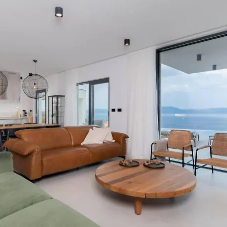 House Almost On Seafront, With Large Garden And Swimming Pool In Porto-vecchio Порто-Веккьо