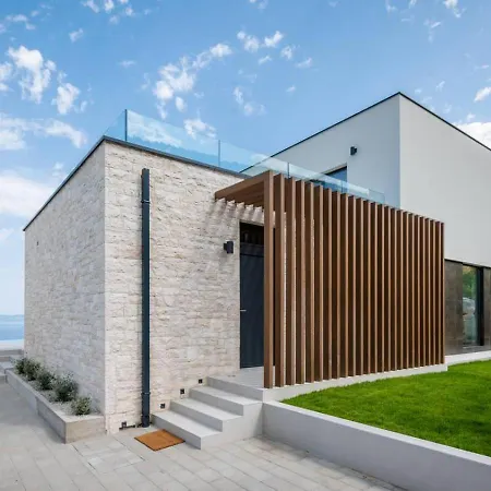 Апартаменты House Almost On Seafront, With Large Garden And Swimming Pool In Porto-vecchio Порто-Веккьо