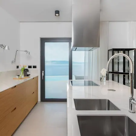 House Almost On Seafront, With Large Garden And Swimming Pool In Porto-vecchio Апартаменты