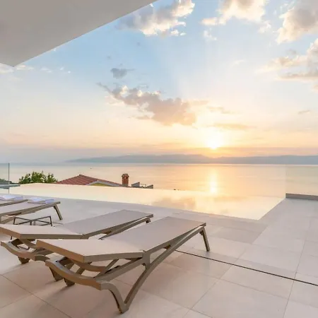 Апартаменты House Almost On Seafront, With Large Garden And Swimming Pool In Porto-vecchio *